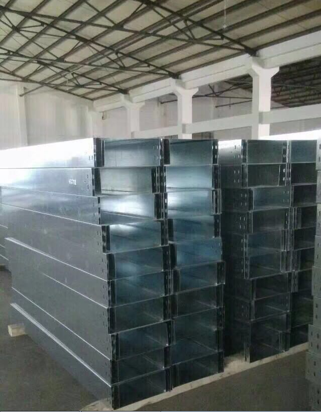 廣州白云機(jī)場三期改造航站樓電纜橋架進(jìn)場