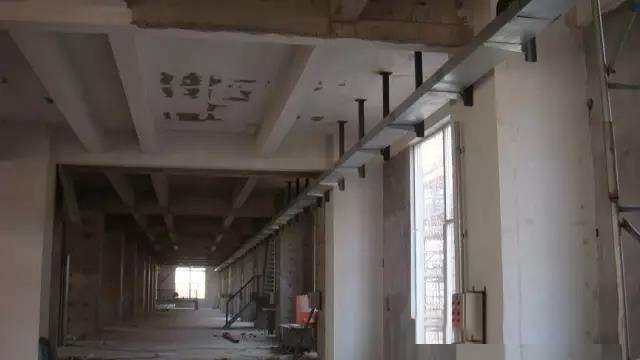 電纜橋架安裝施工現(xiàn)場