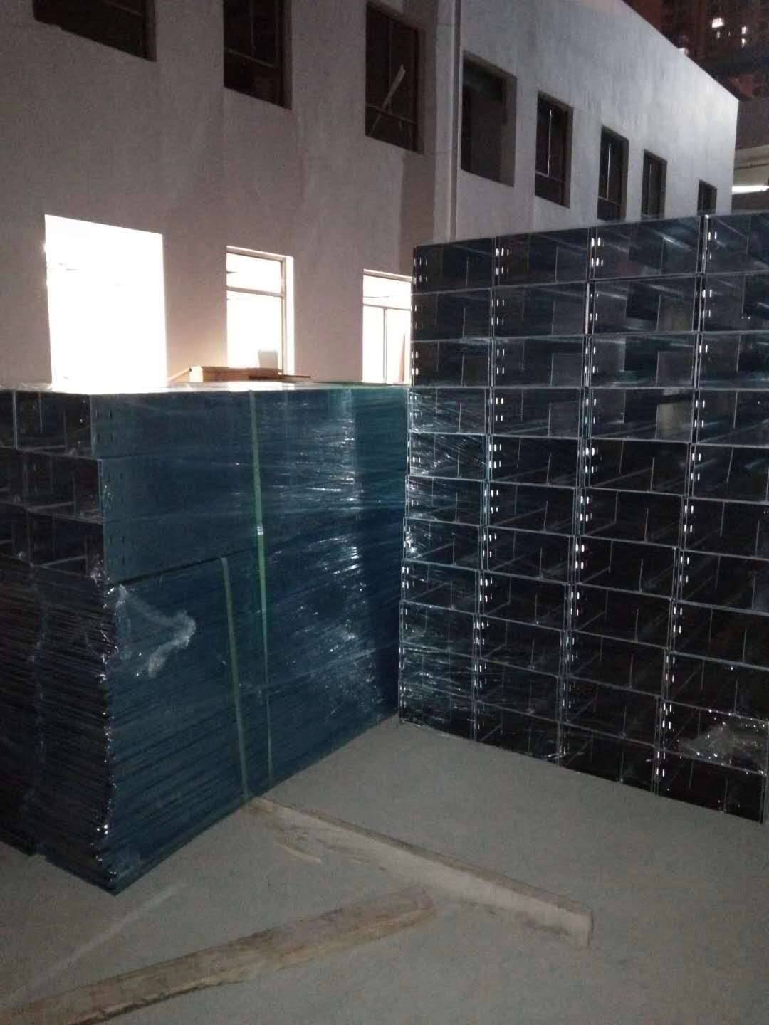 深圳寶安福利改造項目電纜橋架進(jìn)場