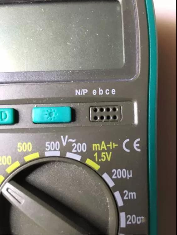 一分鐘從小白電工進(jìn)階專家，使用萬(wàn)用表測(cè)量電壓及零線火線的區(qū)分