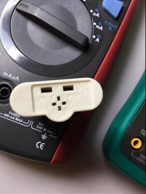 一分鐘從小白電工進(jìn)階專家，使用萬(wàn)用表測(cè)量電壓及零線火線的區(qū)分