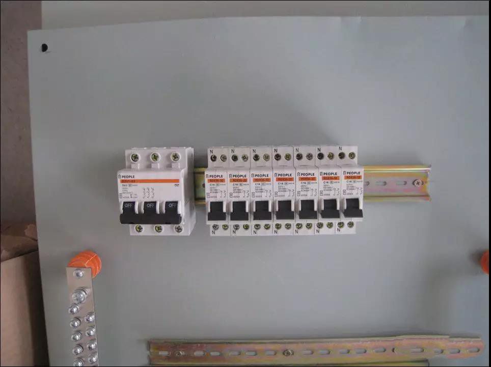 老電工手把手教您如何做好配電箱內部配線，圖文詳解，值得收藏