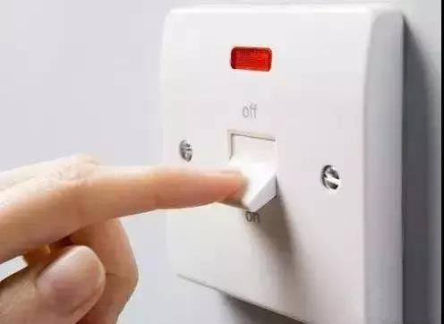 老電工手把手教學(xué)，一分鐘學(xué)會如何安裝開關(guān)插座！
