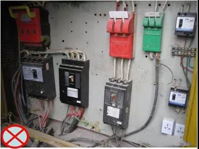 二級(jí)箱、開關(guān)箱臨時(shí)用電典型錯(cuò)誤做法照片，及正確安裝做法！