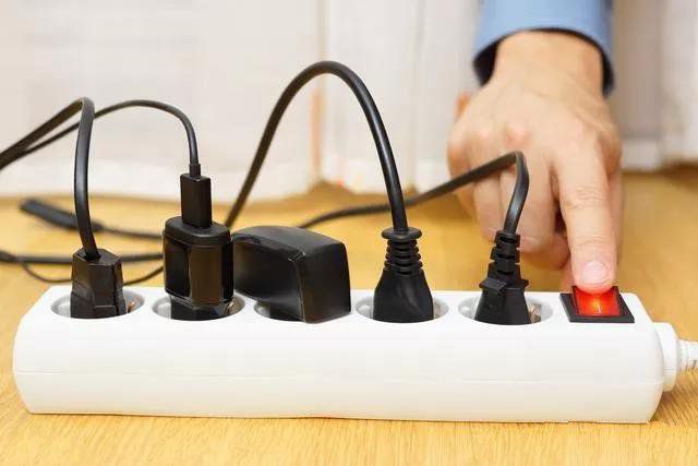 電器用完要不要拔電源？看完我家電費賬單，才知問題出在哪！