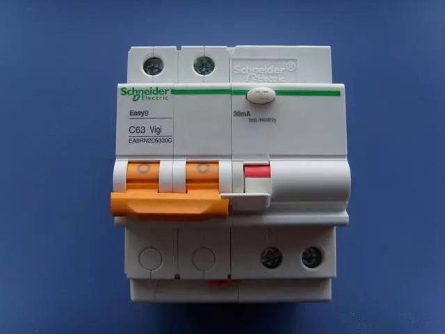 漏電開關(guān)自動跳閘很很煩惱？電工師傅一招解決！